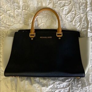 Michael Kors purse/shoulder tote